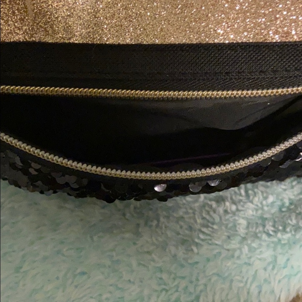 Backpack - Picture 3 of 4